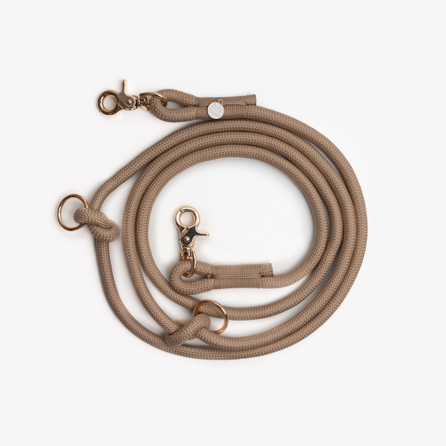 'Sand' on dog — dog leash close-up | Cutie Paw Co.